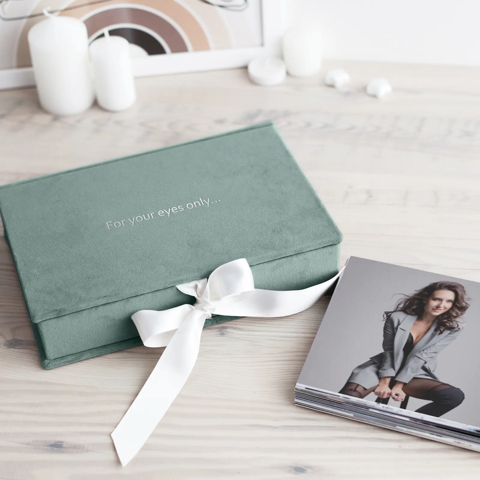 Velvet Folio Box with 20 Printed Photo Cards, USB, Ribbon Closure - Image 4