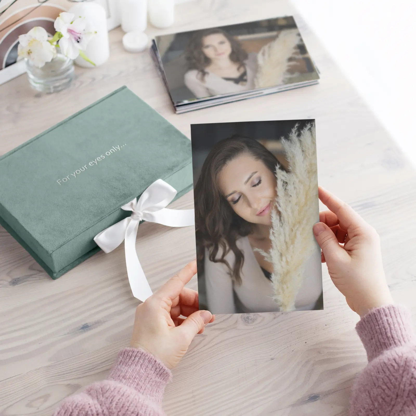 Velvet Folio Box with 20 Printed Photo Cards, USB, Ribbon Closure - Image 3