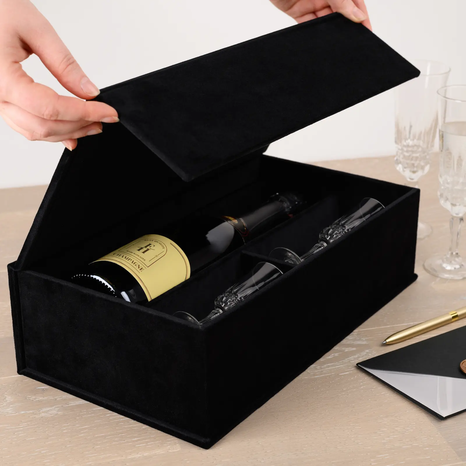Velvet Wine Box for Bottle and 2 Glases - Image 6
