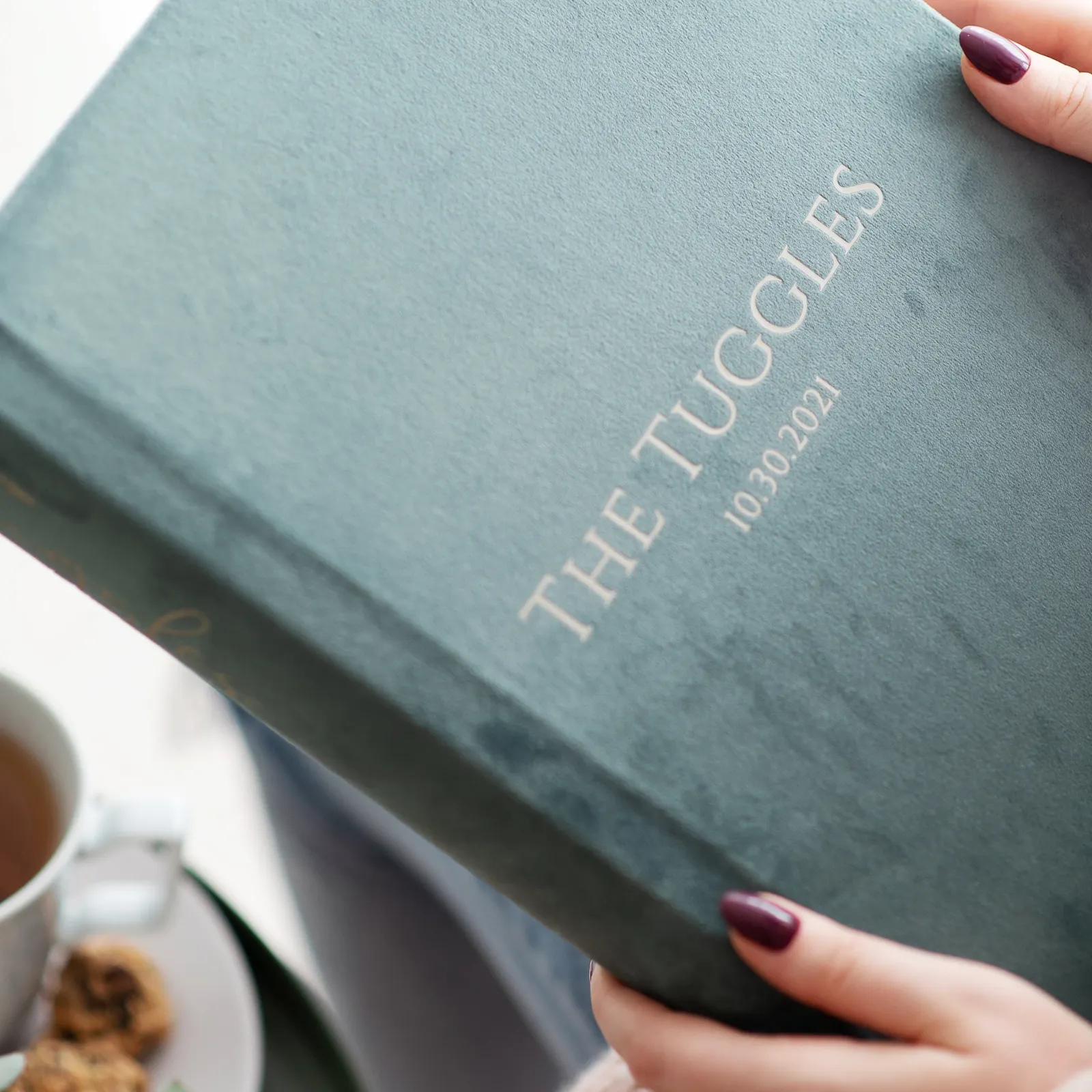 Velvet Photo Album with Sleeves for 300 4x6 Photos - Image 3