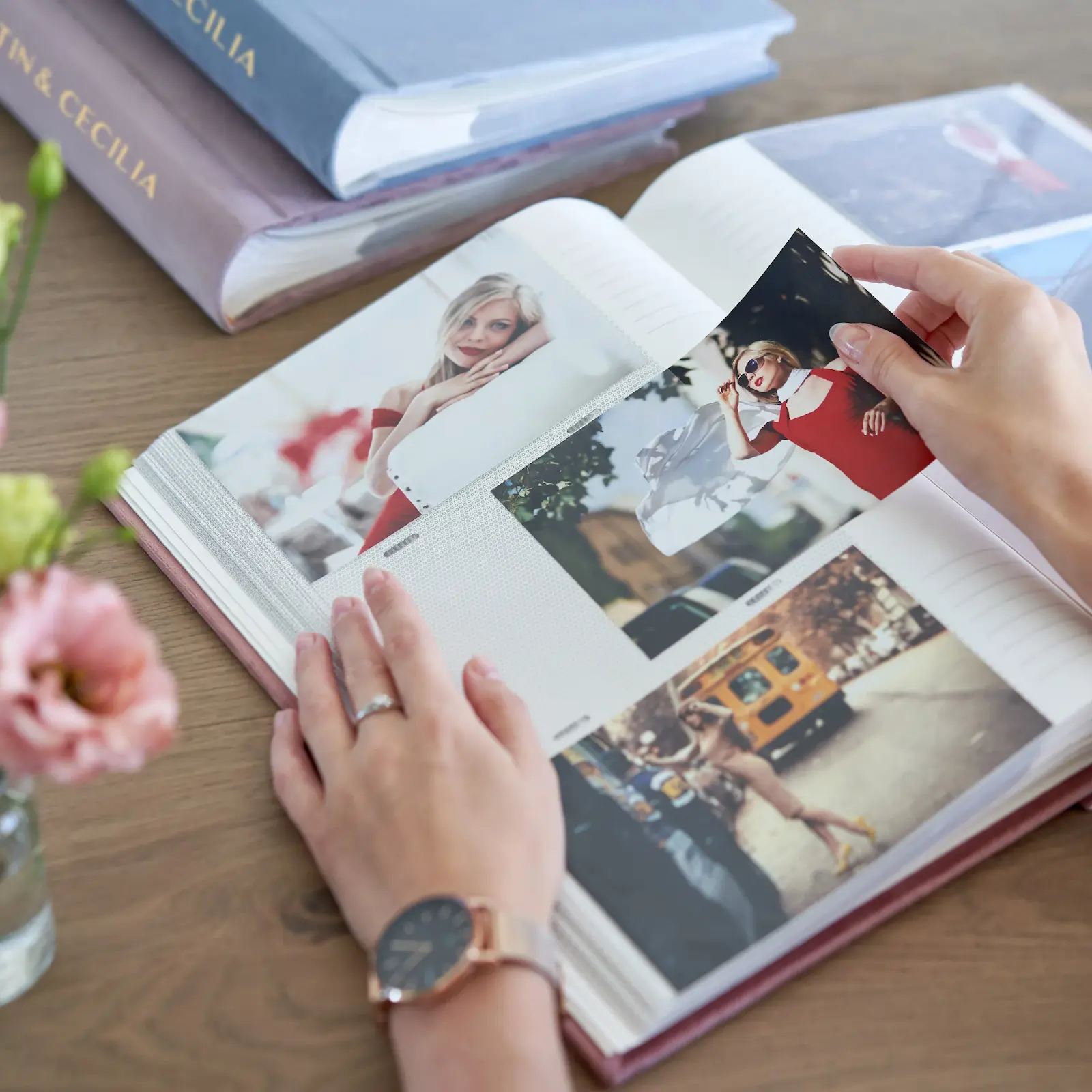 Velvet Photo Album with Sleeves for 300 4x6 Photos - Image 4