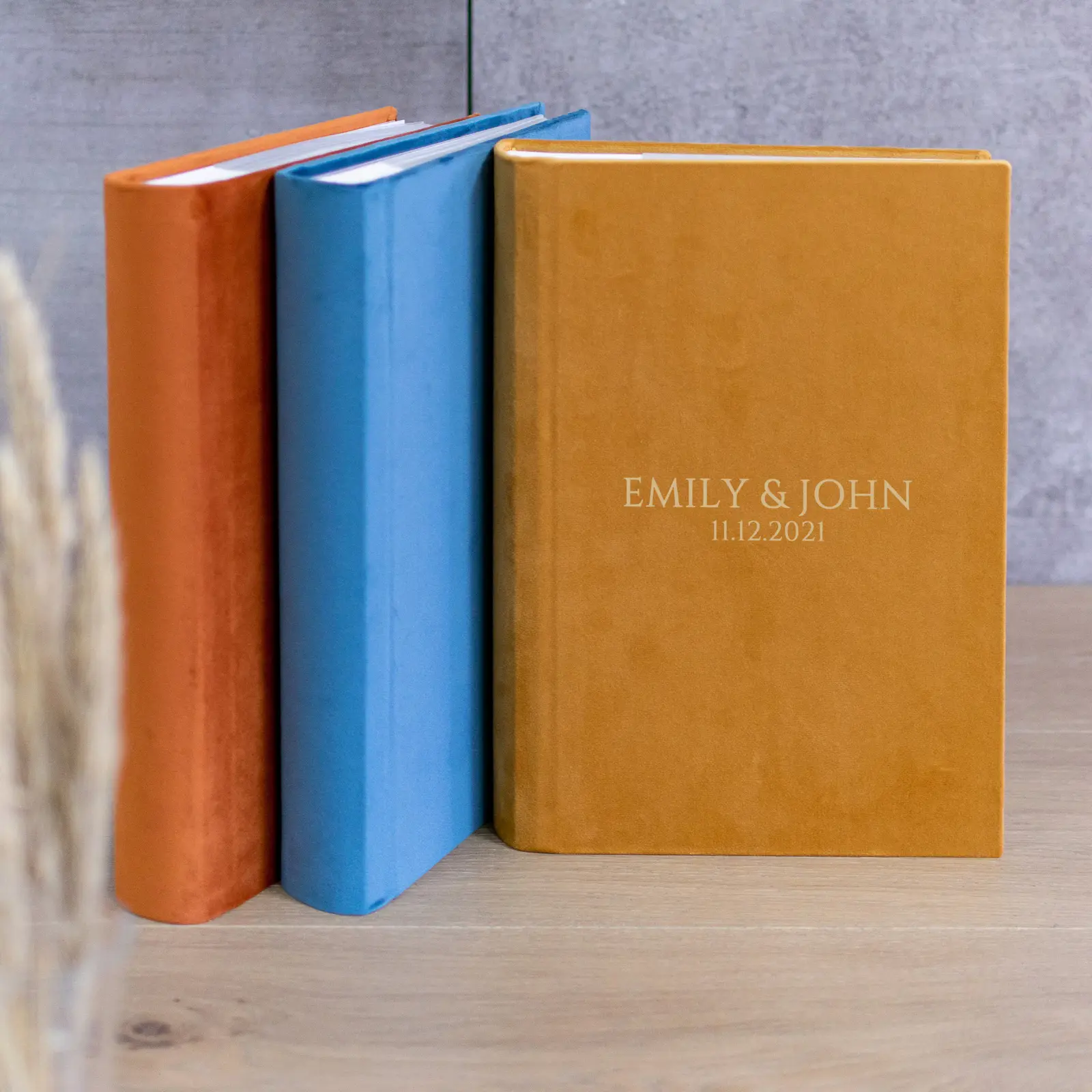 Velvet Photo Album with Sleeves for 300 4x6 Photos - Image 6