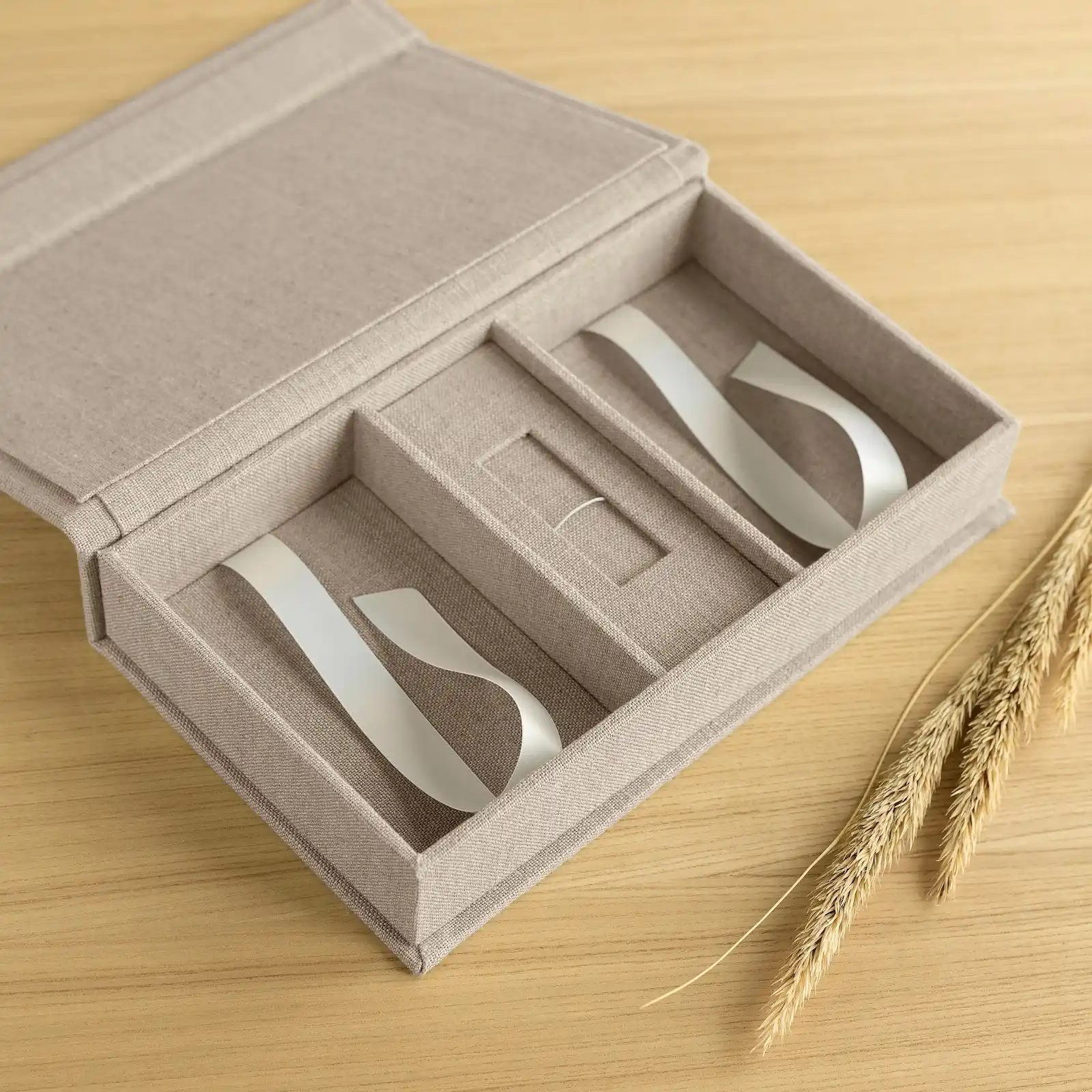 Linen Photo Box with USB Slot, Magnet closure - Image 4